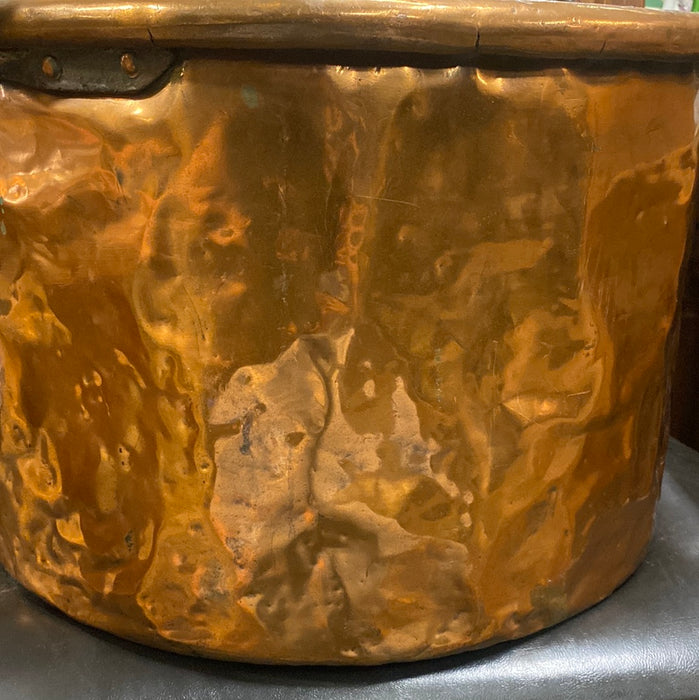 DIMPLED HEAVY COPPER POT WITH ROLLED EDGE AND IRON HANDLES