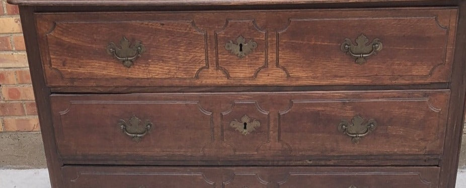 EARLY 18TH CENTURY OAK CHEST W/ PANELED DRAWER