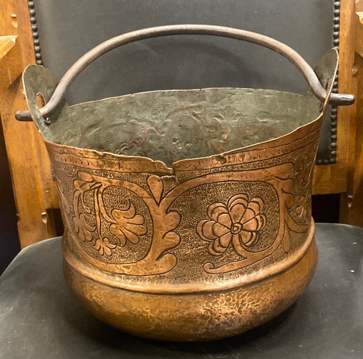 HEAVY COPPER POT WITH ORNATE FLORAL DESIGN