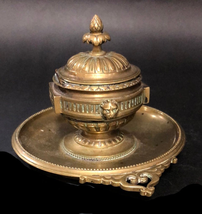 ROUND BRONZE INKWELL WITH LION