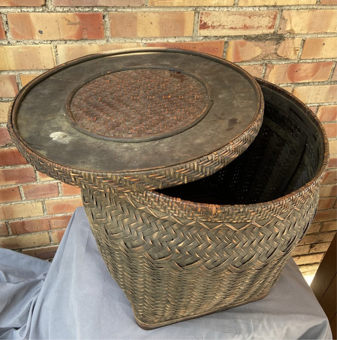 LARGE WOVEN LIDDED BASKET