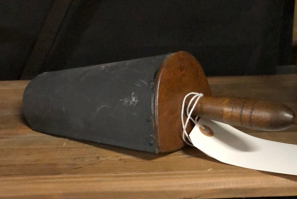 SMALL WOOD AND TIN SCOOP