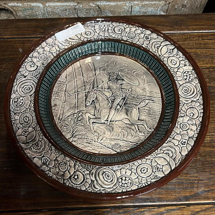 MAJOLICA LARGE CHARGER WITH KNIGHT
