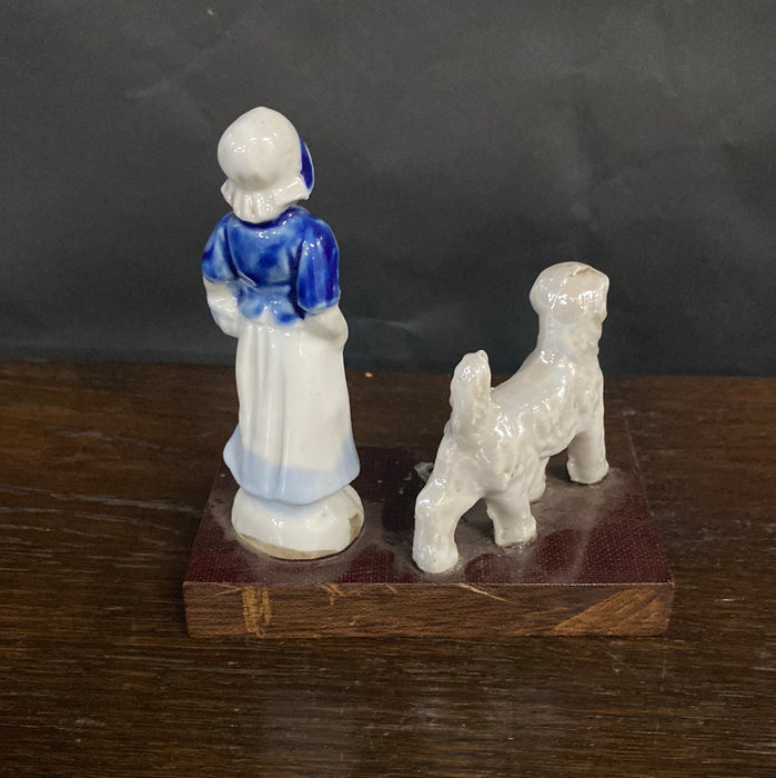 DELFT GIRL AND DOG ON WOOD STAND