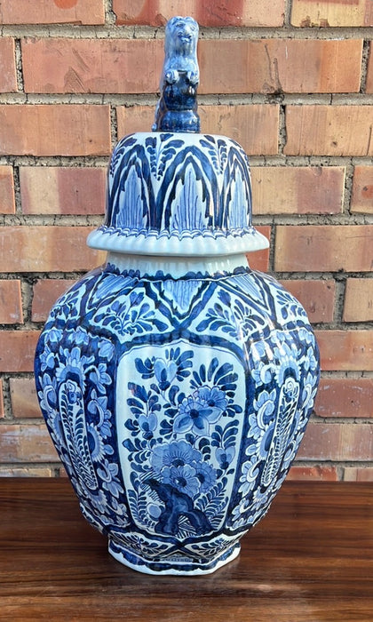 LARGE DELFT BLUE AND WHITE GINGER JAR