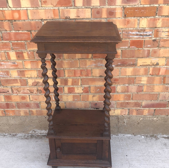 LOUIS XIII OAK SIDE TABLE/PEDESTAL