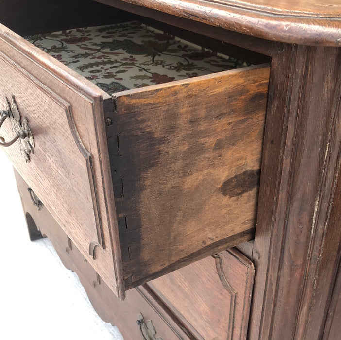 EARLY 18TH CENTURY OAK CHEST W/ PANELED DRAWER