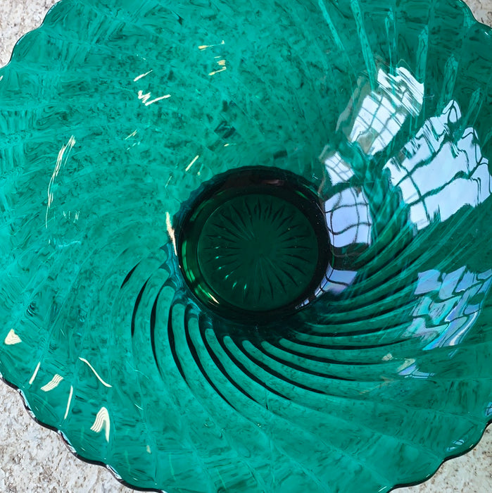 EMERALD GREEN GLASS SPIRAL RIBBED SERVING BOWL