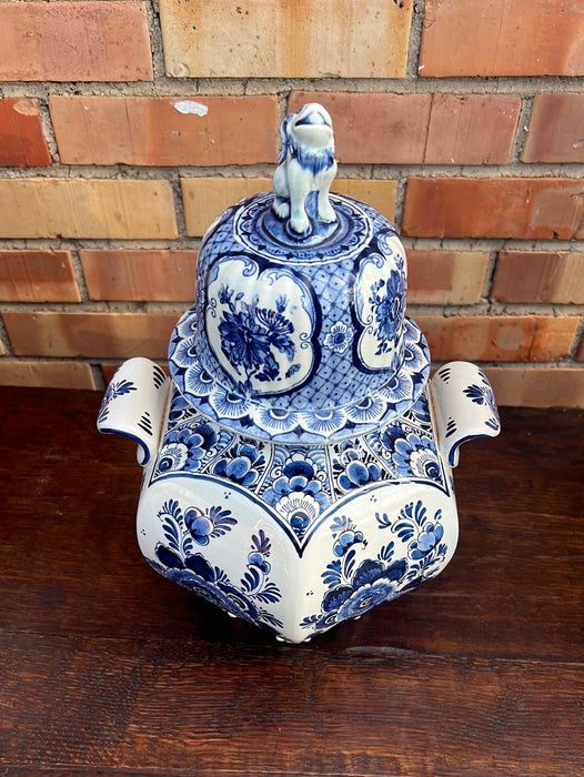 MEDIUM DELFT FLORAL GINGER JAR WITH FOO DOG AND HANDLES