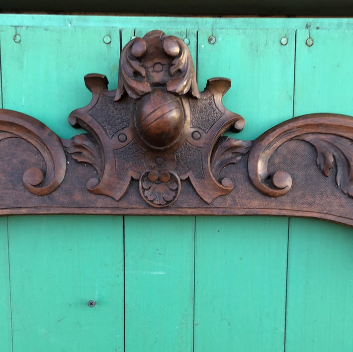 WALNUT CARVED CROWN