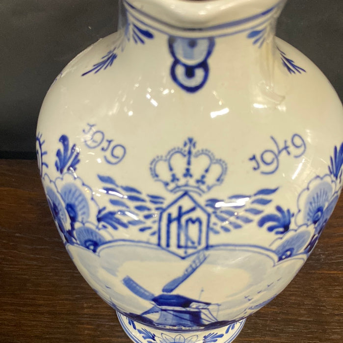 LARGE DELFT CARAFE WITH WINDMILL