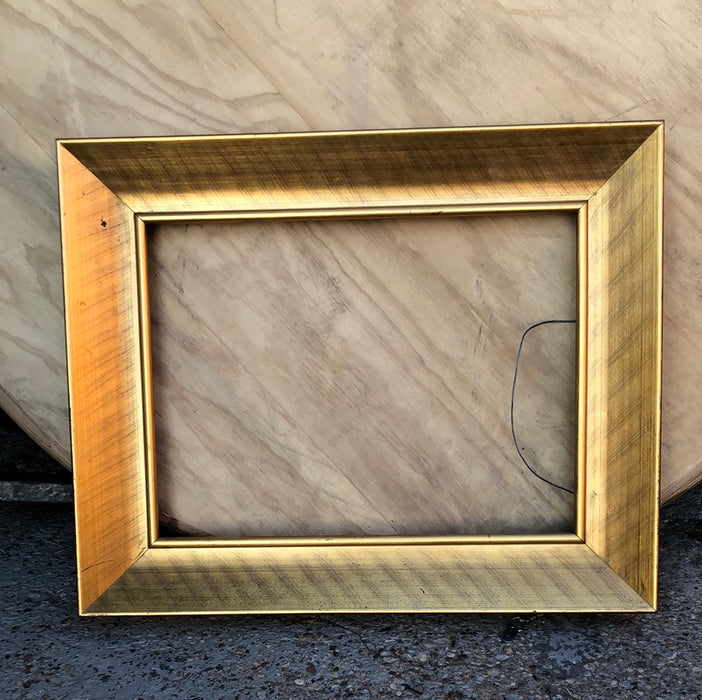 WIDE GOLD MEDIUM FRAME