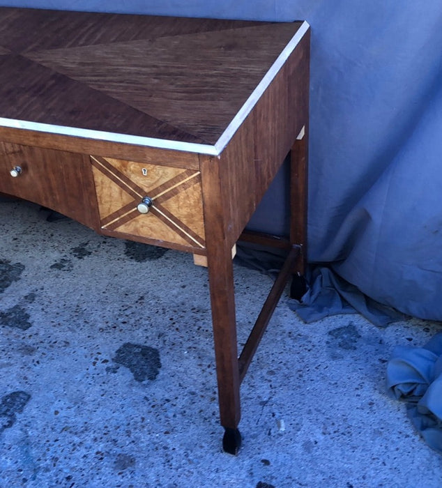 ENGLISH INLAID DESK WITH HANDMADE DOVE TAILS