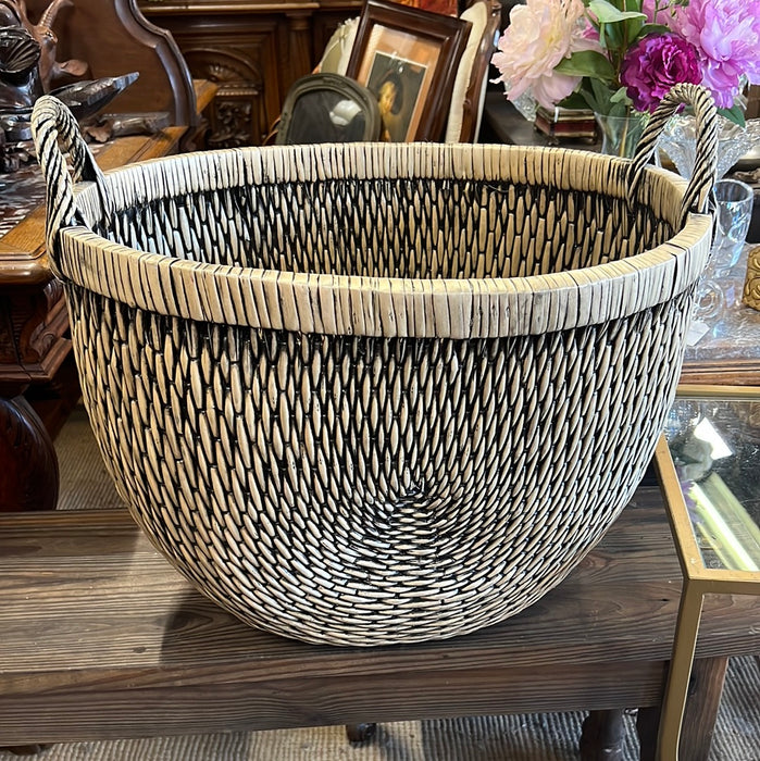 EXTRA LARGE AND STURDY BASKET BIN WITH HANDLES