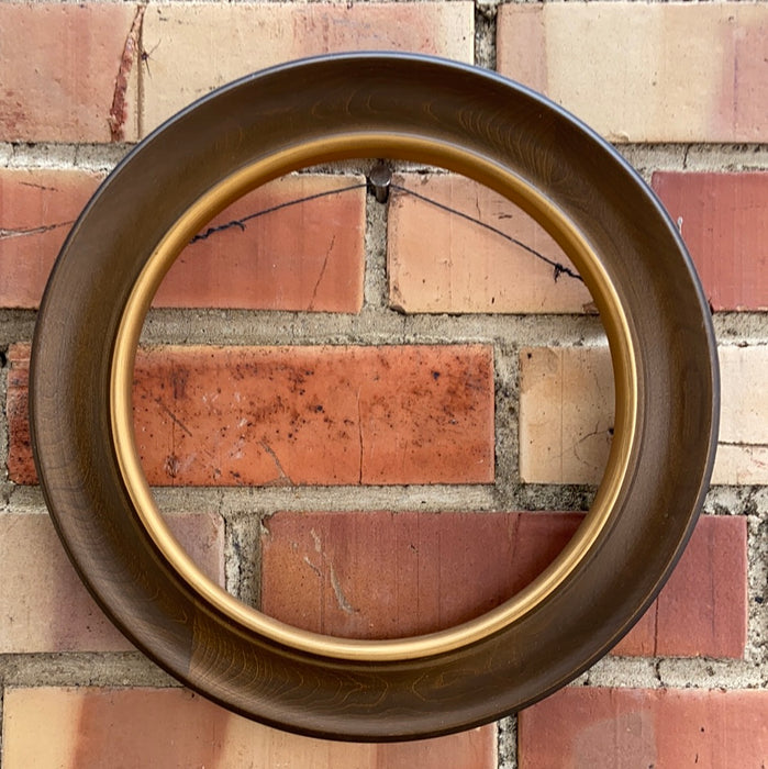 ROUND WOOD PLATE FRAME