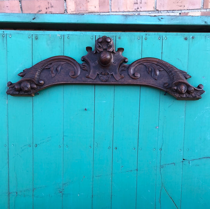 WALNUT CARVED CROWN