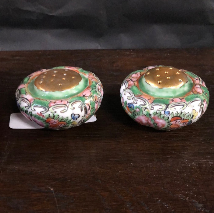 * PAIR OF ROSE FAMILLE SALT AND PEPPER SHAKERS ADDED TO SOLD LOT