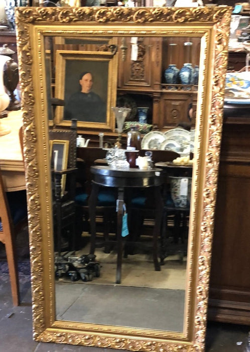 BEVELED GLASS MIRROR IN GILT  GESSO FRAME