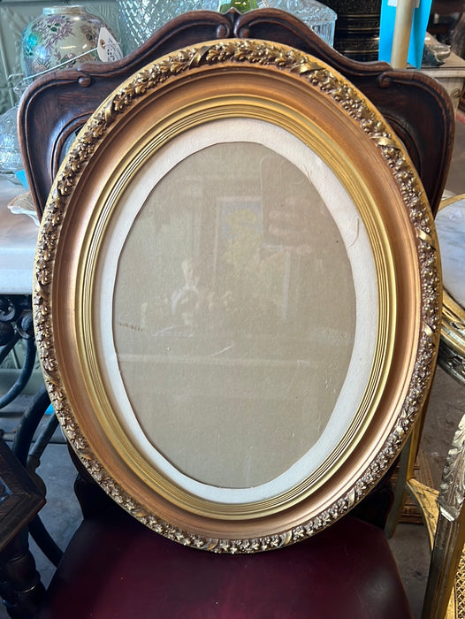 GOLD OVAL MIRROR WITH FANCY EDGE