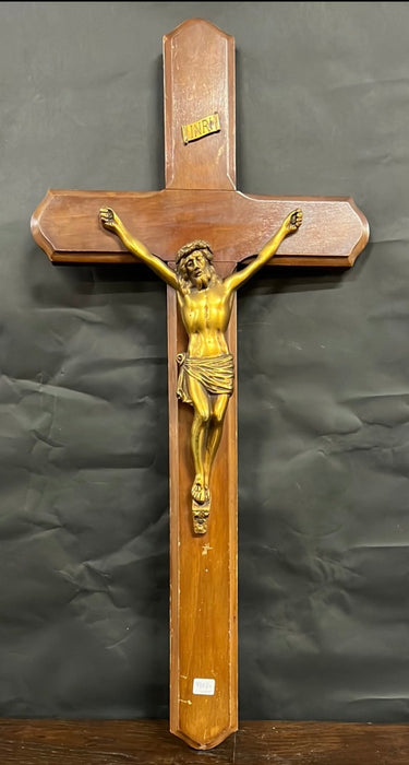 SLENDER WOOD WALL CRUCIFIX WITH GOLD COLOR CORPUS