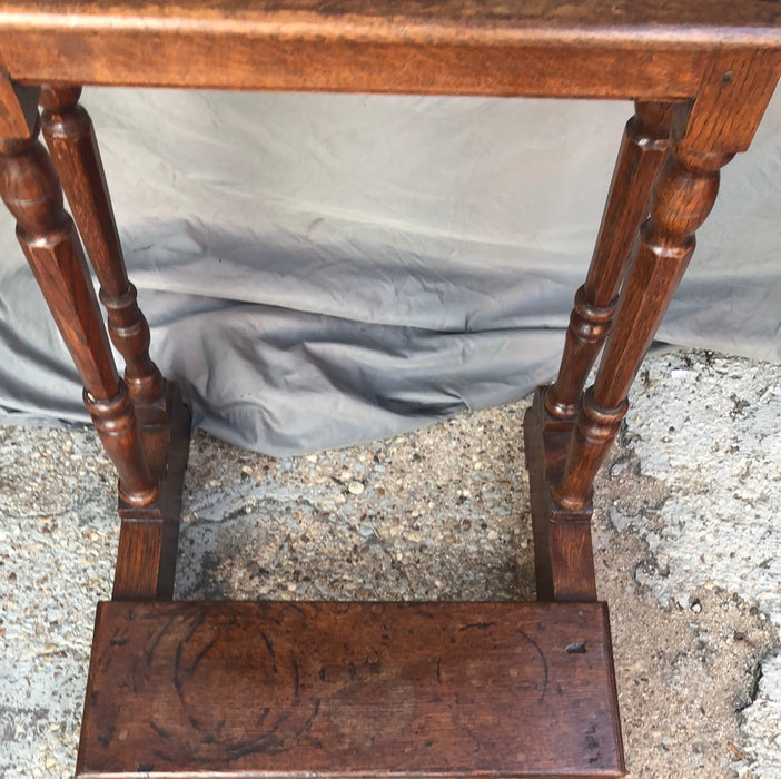 EARLY OAK KNEELER