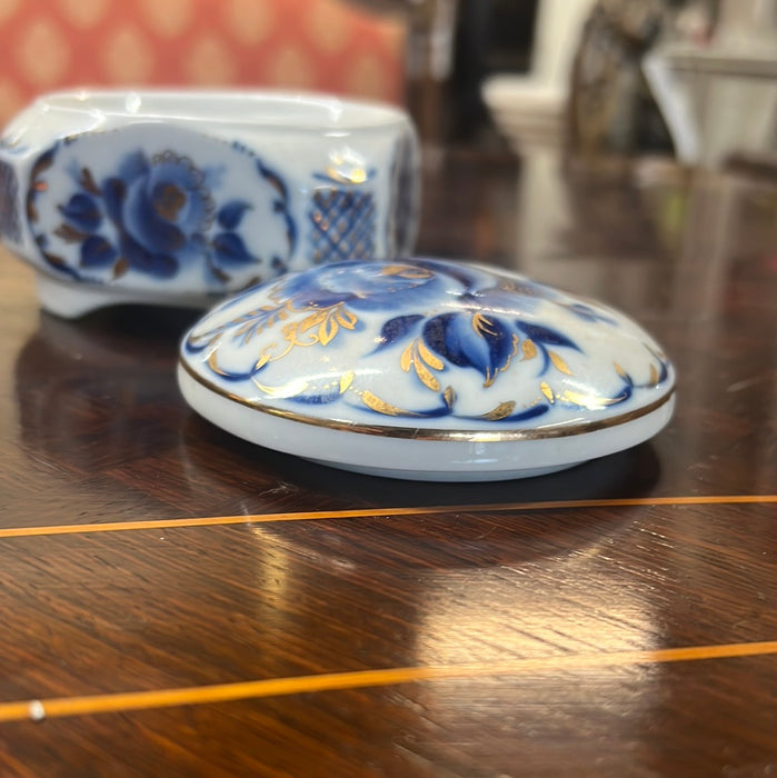 BLUE AND WHITE WITH GOLD PORCELAIN BOX