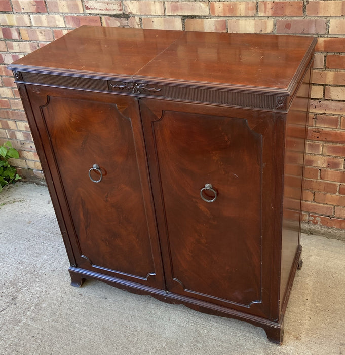 MAHOGANY RADO/PHONOGRAPH CONSOLE