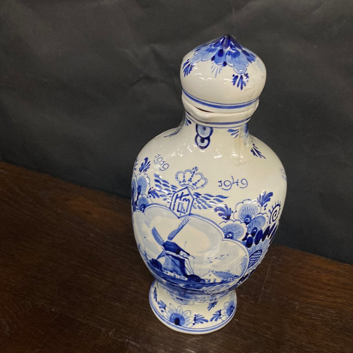 LARGE DELFT CARAFE WITH WINDMILL