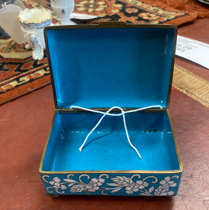 CLOISONNE BLUE AND WHITE BOX WITH CARVED CENTER STONE