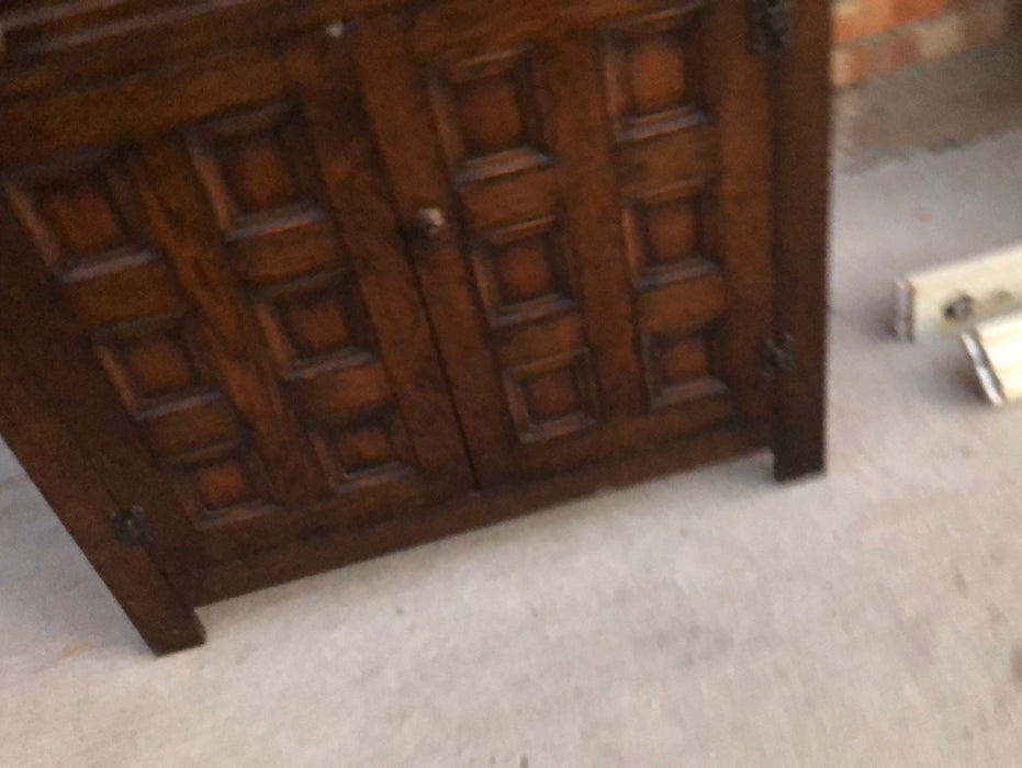 SPANISH BAROUE OAK BAR CABINET