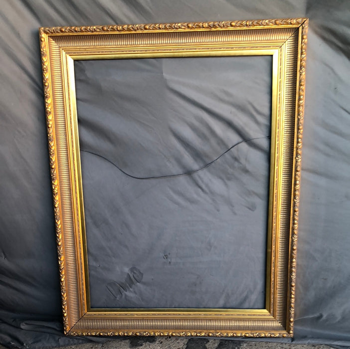 TALL CONCAVE FLUTED GOLD FRAME WITH RELIEF