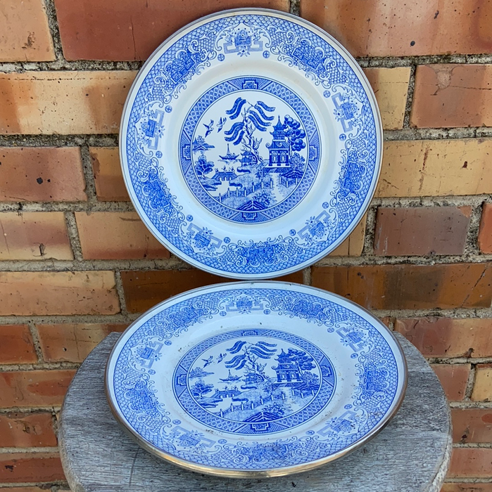 SET OF 3 METAL BLUE WILLOW PLATES