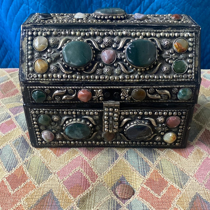 STONE ENCRUSTED DOMED BOX