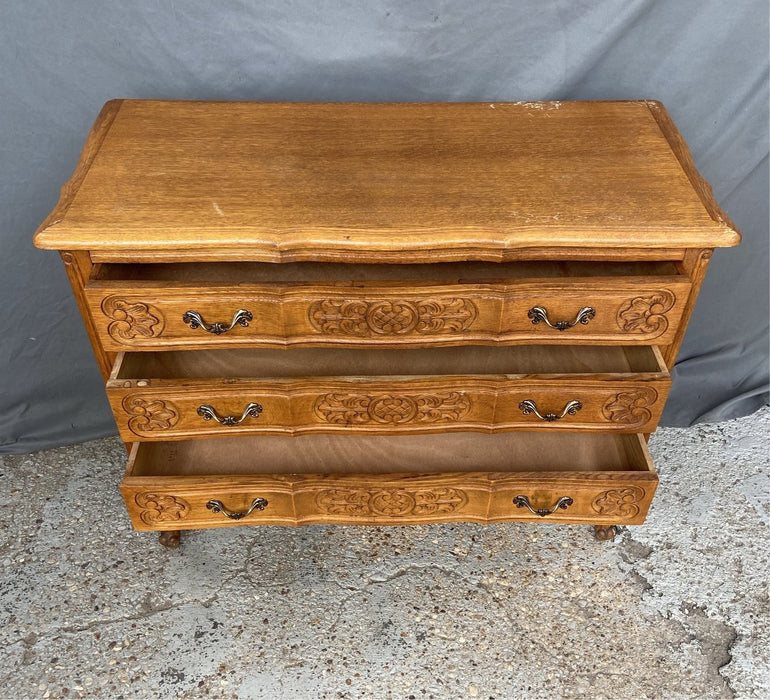 LOUIS XV LIGHT OAK 3-DRAWER COMMODE