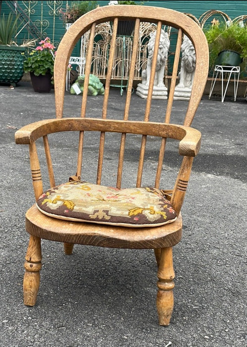 WINDSOR CHILD'S CHAIR OAK AND ELM