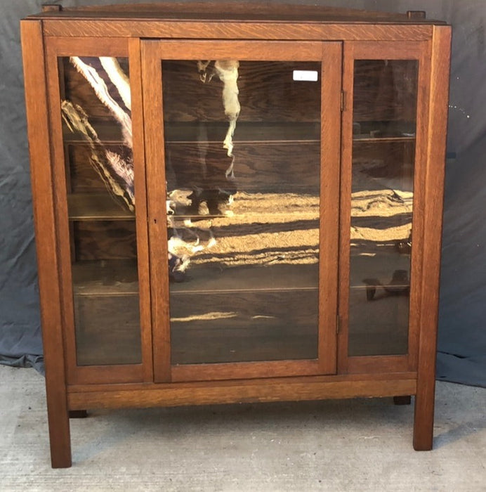 SMALL MISSION OAK STYLE CHINA CABINET