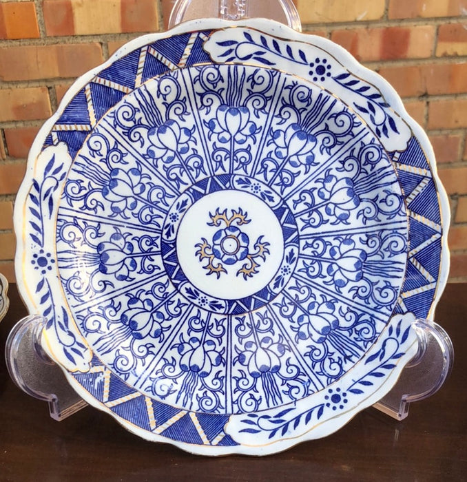 BLUE AND WHITE WILTON LILY PLATE