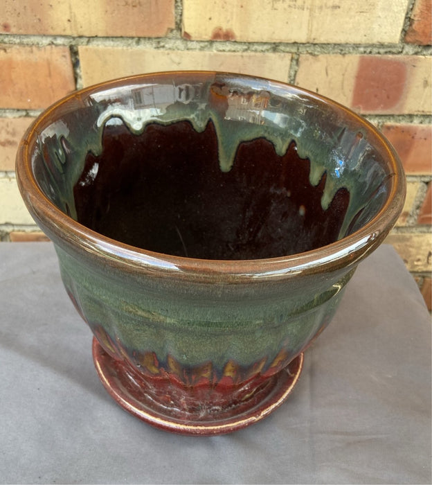 GLAZED STONEWARE PLANTER WITH ATTACHED SAUCER