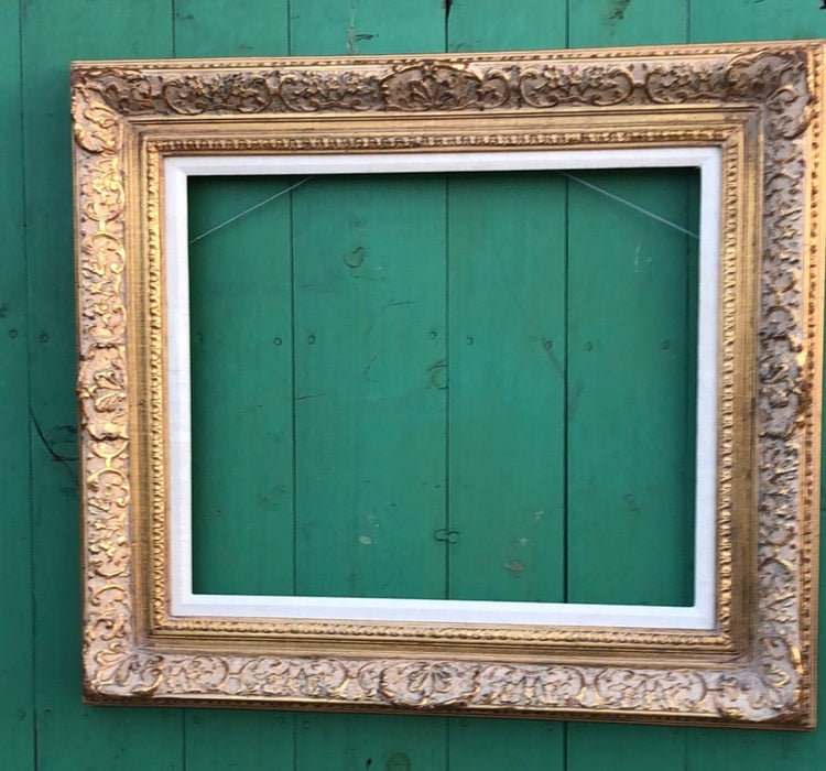 WHITEWASHED GOLD FRAME WITH FILET