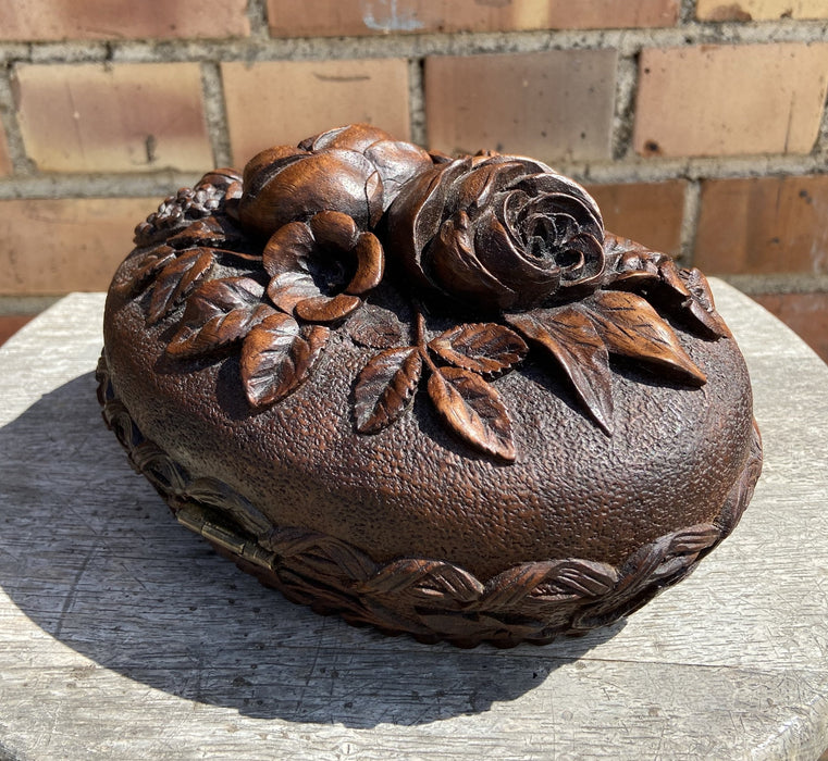 EARLY FLORAL FRENCH HAND CARVED BLACK FOREST OVAL BOX