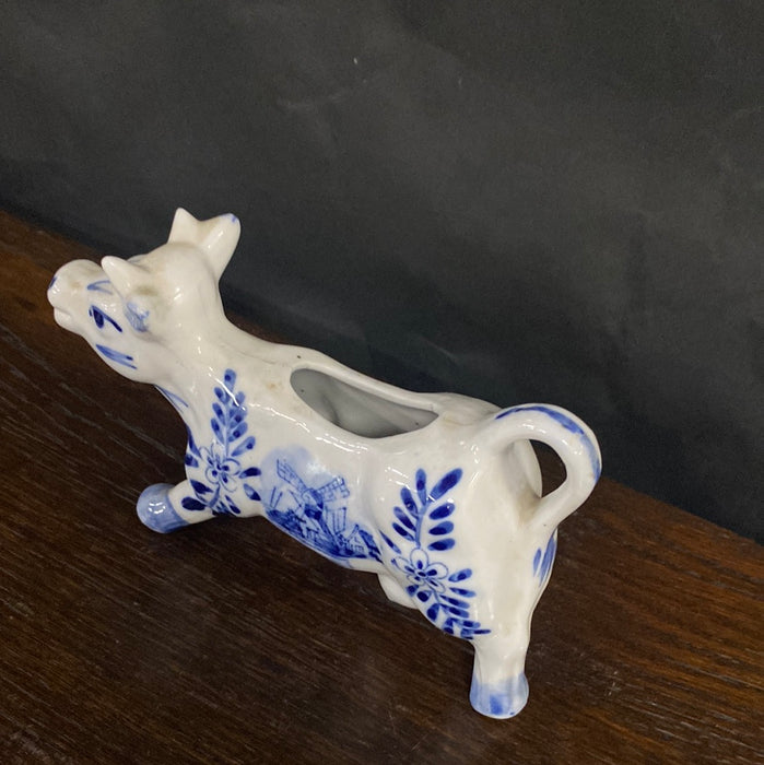 DELFT BLUE COW WITH WINDWILL PITCHER