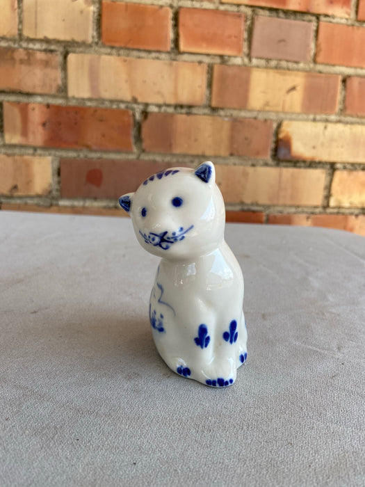 DELFT CAT FIGURINE