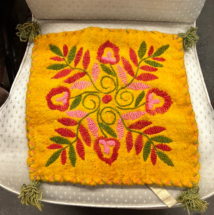 YELLOW WOOL EMBROIDERED PILLOW COVER FROM EQUADOR