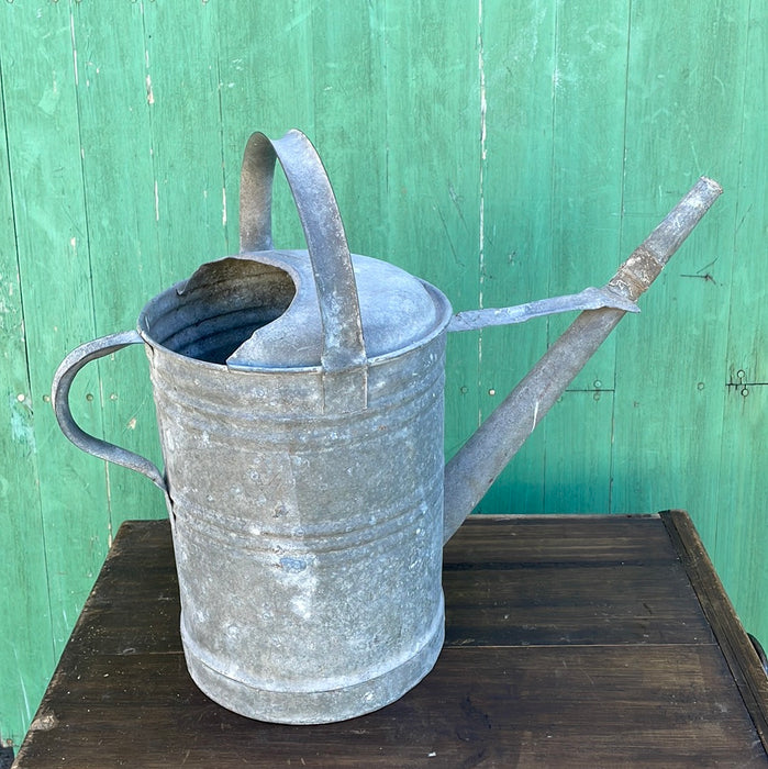 GALVANIZED WATER CAN WITH STRAIGHT SPOUT