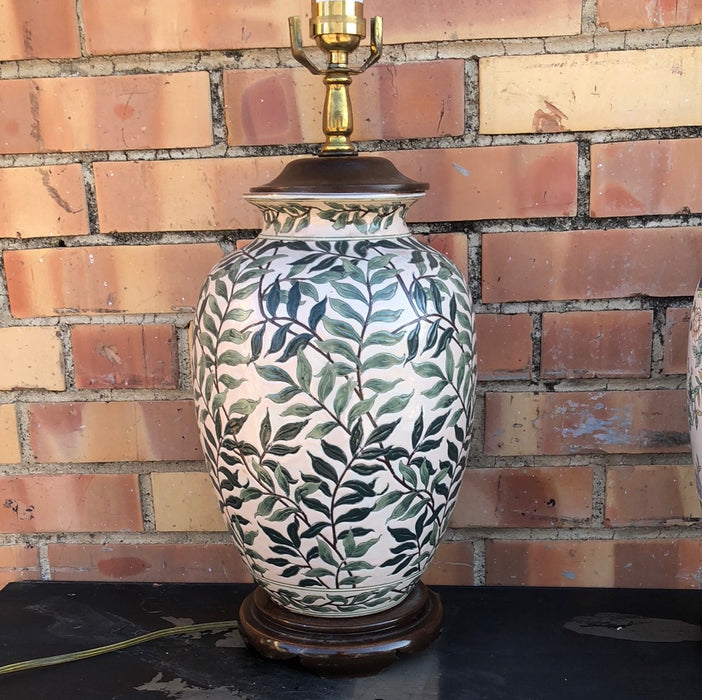 GREEN LEAFY PORCELAIN LAMP