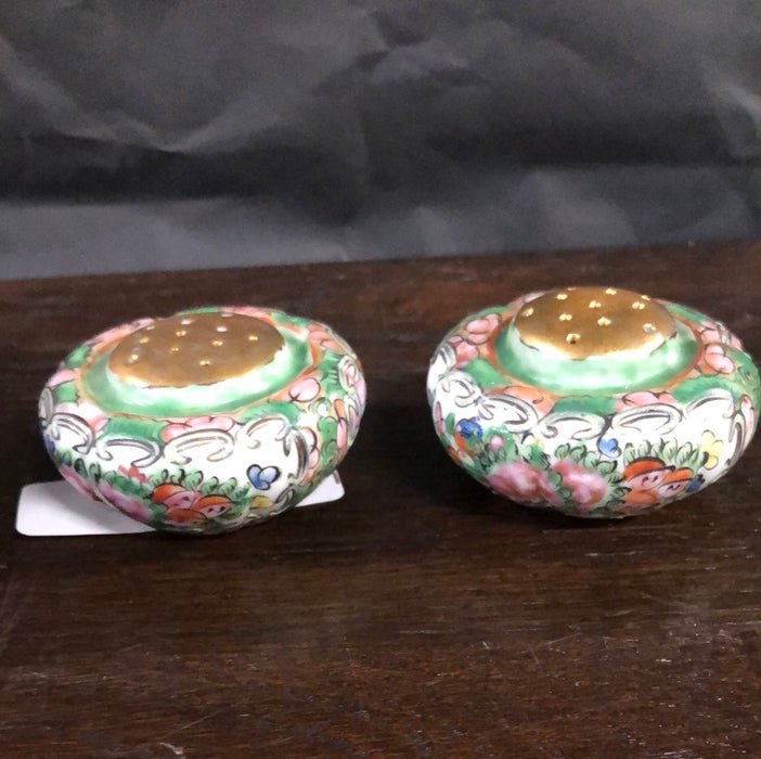 * PAIR OF ROSE FAMILLE SALT AND PEPPER SHAKERS ADDED TO SOLD LOT