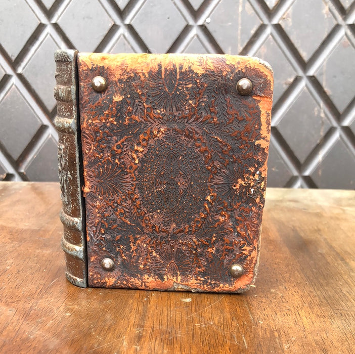 SMALL BOOK BOX
