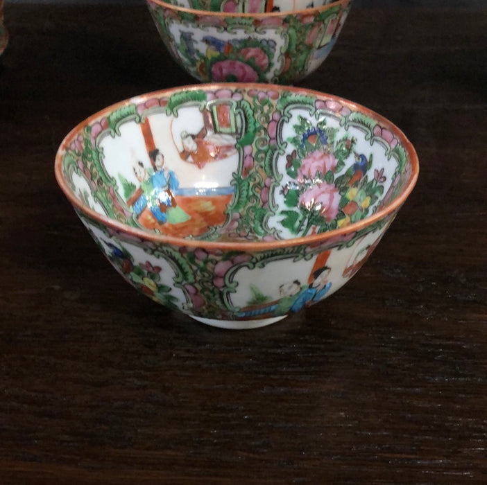 * SET OF 8 ROSE FAMILLE RICE BOWLS ADDED TO SOLD LOT