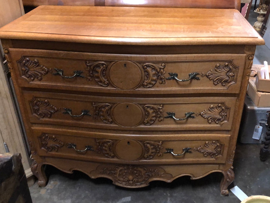 LARGE LIGHT OAK COUNTRY FRENCH CHEST