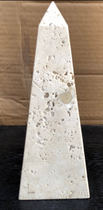 SMALL CREME DE FIL MARBLE OBELISK